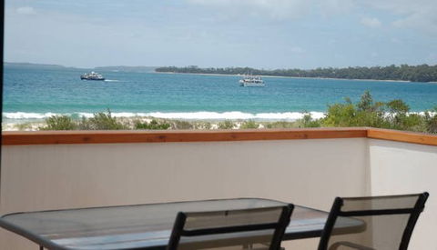 Beachfront House - Holiday Cairns 5