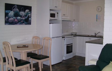 Calendo Apartments - Holiday Cairns 2
