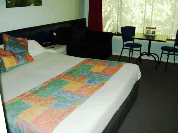 Poinciana Motel - Holiday Cairns 0
