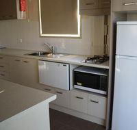Bowlo Holiday Cabins - Holiday Cairns