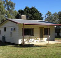 Cockatoo Cottage - Pooncarie - Holiday Cairns