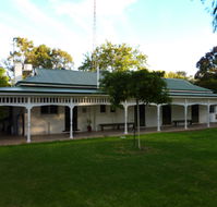 Lake Victoria Station Lodge - Holiday Cairns