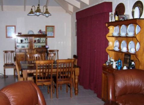 Ben Boyd Guesthouse - Holiday Cairns 2