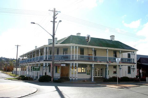 Imperial Hotel Bombala - Holiday Cairns 0