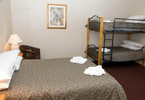 Alpine Hotel - Holiday Cairns 2