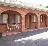 Cooma Country Club Motor Inn - Holiday Cairns