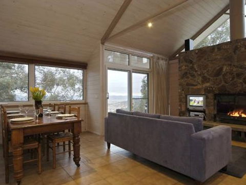 Silvertop Snowy Mountains Retreat - Holiday Cairns 1