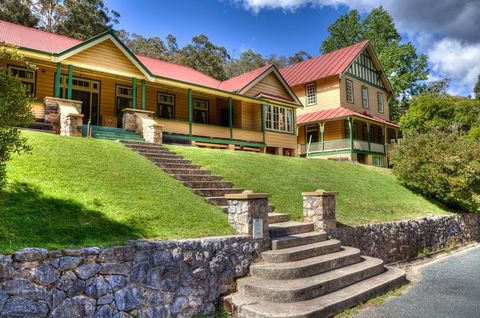 Yarrangobilly Caves House - Holiday Cairns 1