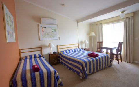 Amaroo Motel - Holiday Cairns 4