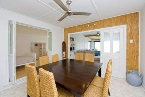 A Beach House On Sunset - Holiday Cairns 1