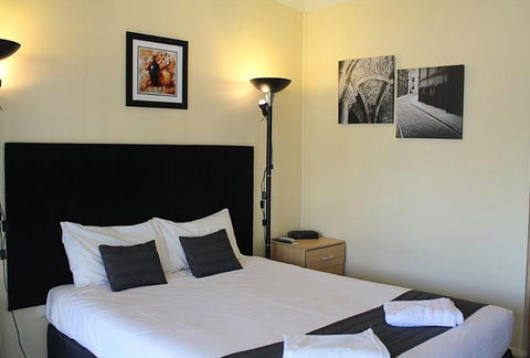 Taree Highway Motor Inn - Holiday Cairns 0