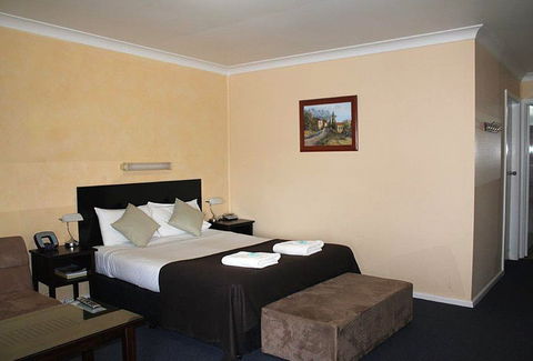 Taree Highway Motor Inn - Holiday Cairns 1