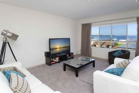 Flagship - Alta Mira - Holiday Cairns 1