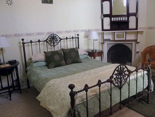 Araluen Old Courthouse Bed And Breakfast - Holiday Cairns 1