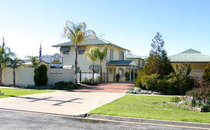 Barham Golden Rivers Holiday Apartments - Holiday Cairns 1