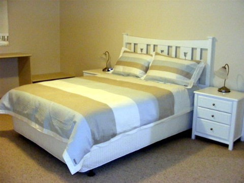 Fairways Bed And Breakfast At Jerilderie - Holiday Cairns 1