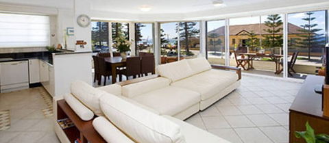 Absolute Beachfront Manly Bed And Breakfast - Holiday Cairns 5