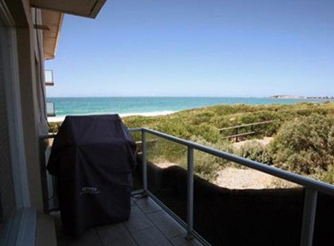 Beachfront Narrabeen - Holiday Cairns 0