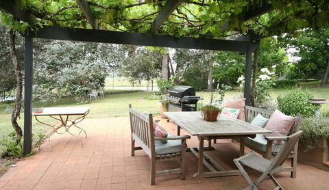 A Church And Homestead In Mudgee - Holiday Cairns 4