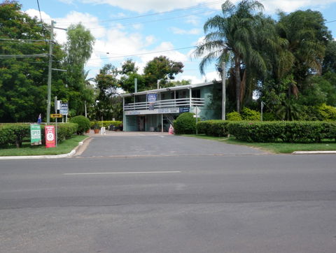 Emerald Cabin And Caravan Village - Holiday Cairns 1