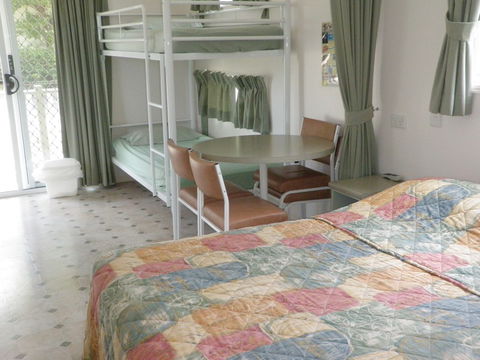 Emerald Cabin And Caravan Village - Holiday Cairns 3