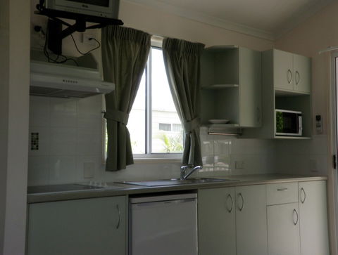 Emerald Cabin And Caravan Village - Holiday Cairns 4