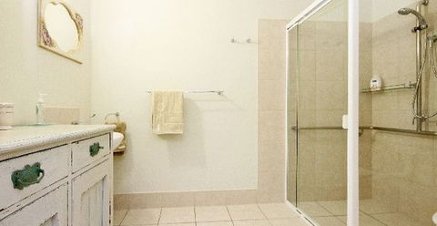 Bed And Breakfast At Wallaby Ridge - Holiday Cairns 3