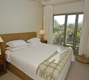 Claytons On Cylinder Beach Front Apartments - Holiday Cairns 2