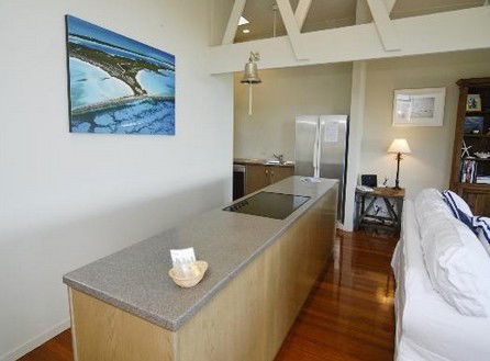Claytons On Cylinder Beach Front Apartments - Holiday Cairns 3