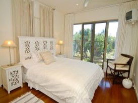 Claytons On Cylinder Beach Front Apartments - Holiday Cairns 6
