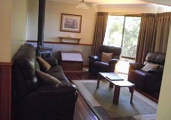 Jacky Winter - Holiday Home - Holiday Cairns 1