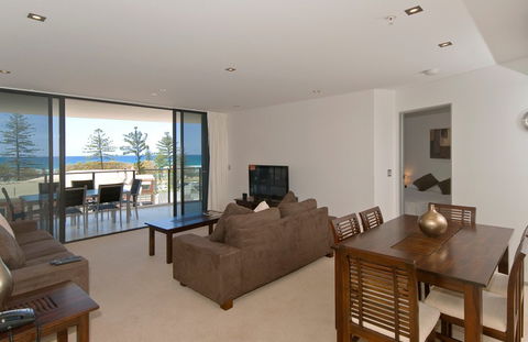 Ambience On Burleigh Beach - Holiday Cairns 8