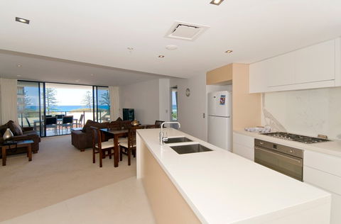 Ambience On Burleigh Beach - Holiday Cairns 9