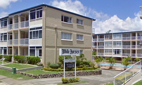 White Horses Apartments - Holiday Cairns 0