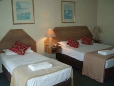 Outrigger Resort Burleigh Heads - Holiday Cairns 4