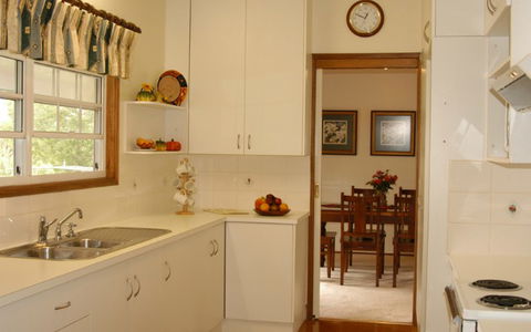 Birds 'n' Bloom Cottages - Holiday Cairns 2
