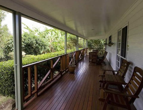Birds 'n' Bloom Cottages - Holiday Cairns 3
