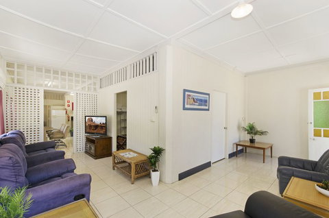Strand Motel - Holiday Cairns 0