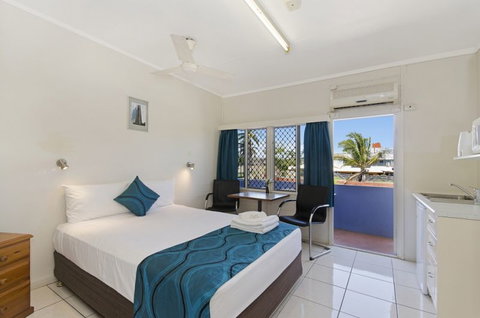 Strand Motel - Holiday Cairns 1