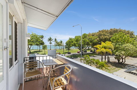 Strand Motel - Holiday Cairns 3