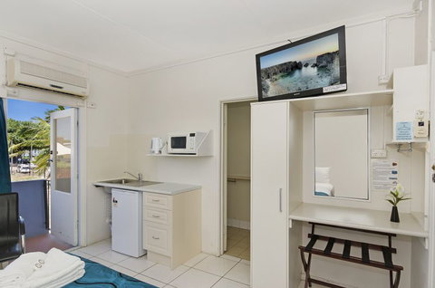 Strand Motel - Holiday Cairns 4