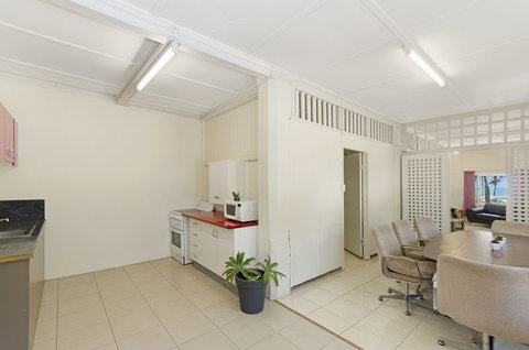 Strand Motel - Holiday Cairns 7