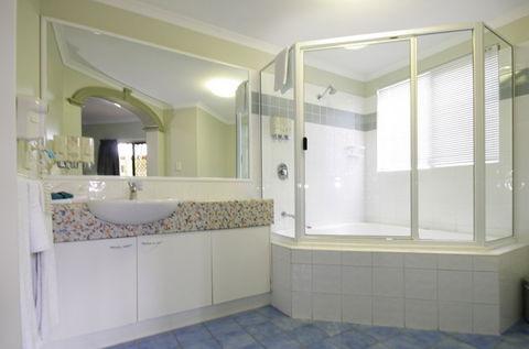 Mackay Resort Motel - Holiday Cairns 1