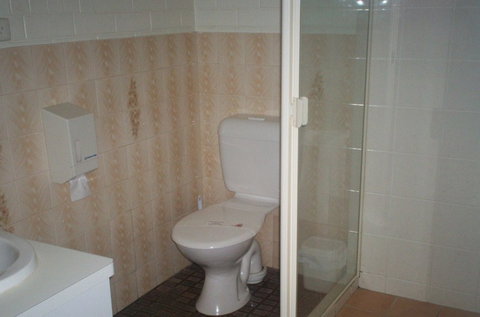 A Raceview Motor Inn - Holiday Cairns 3