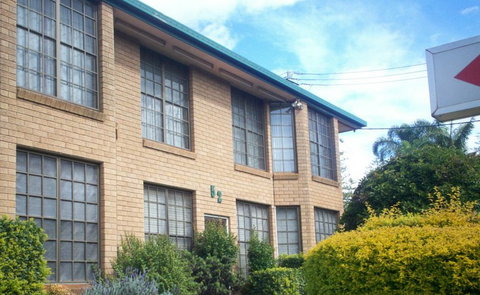 A Raceview Motor Inn - Holiday Cairns 4