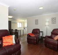 Clifford Gardens Motor Inn - Holiday Cairns