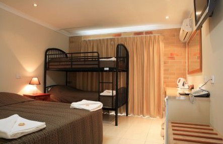Emerald Central Palms Motel - Holiday Cairns 0