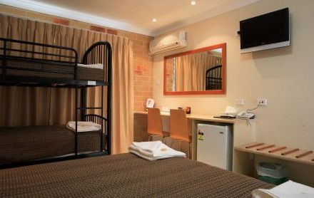 Emerald Central Palms Motel - Holiday Cairns 3