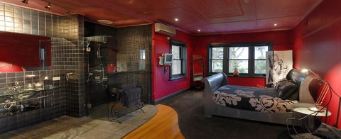 Oakdene Vineyards Guesthouse - Holiday Cairns 0