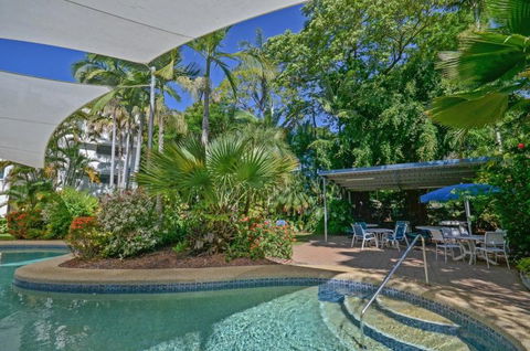 Roydon Beachfront Holiday Apartments - Holiday Cairns 3